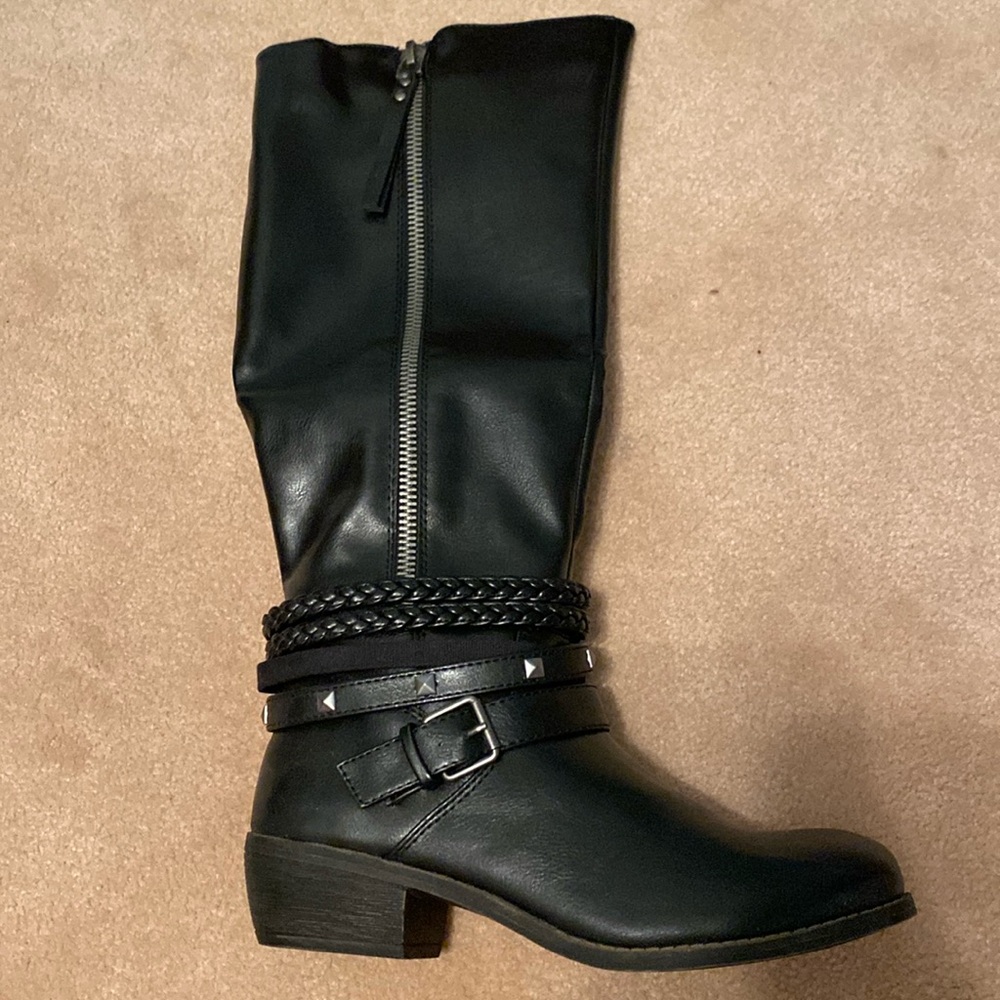 Women’s SO black boots with zipper